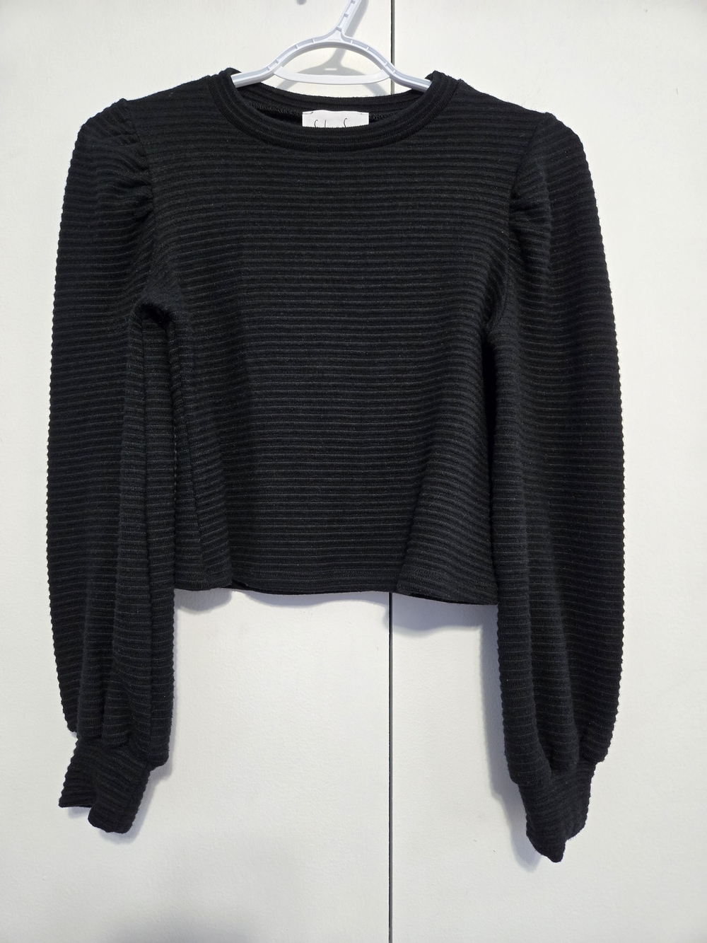 Sadie & Sage Black Ribbed Puff-Sleeve‎ Long-Sleeve Crop Top
